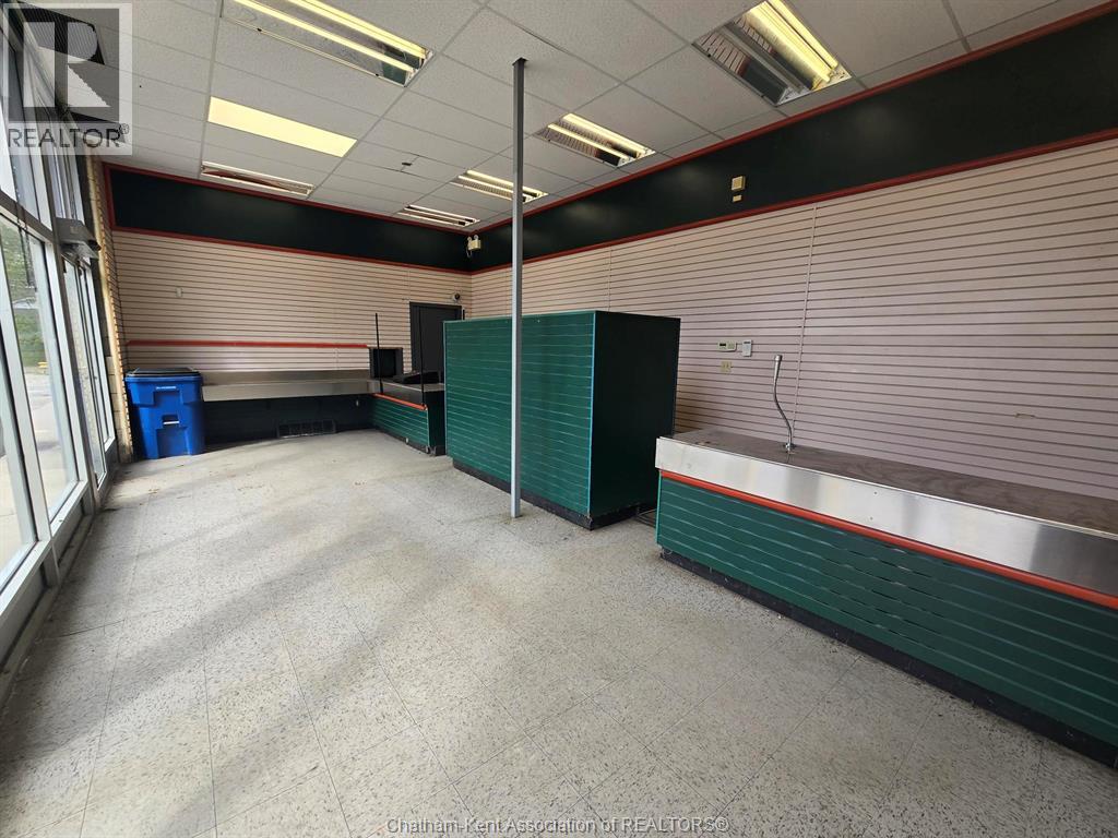 160 Oak Street Property Photo 4