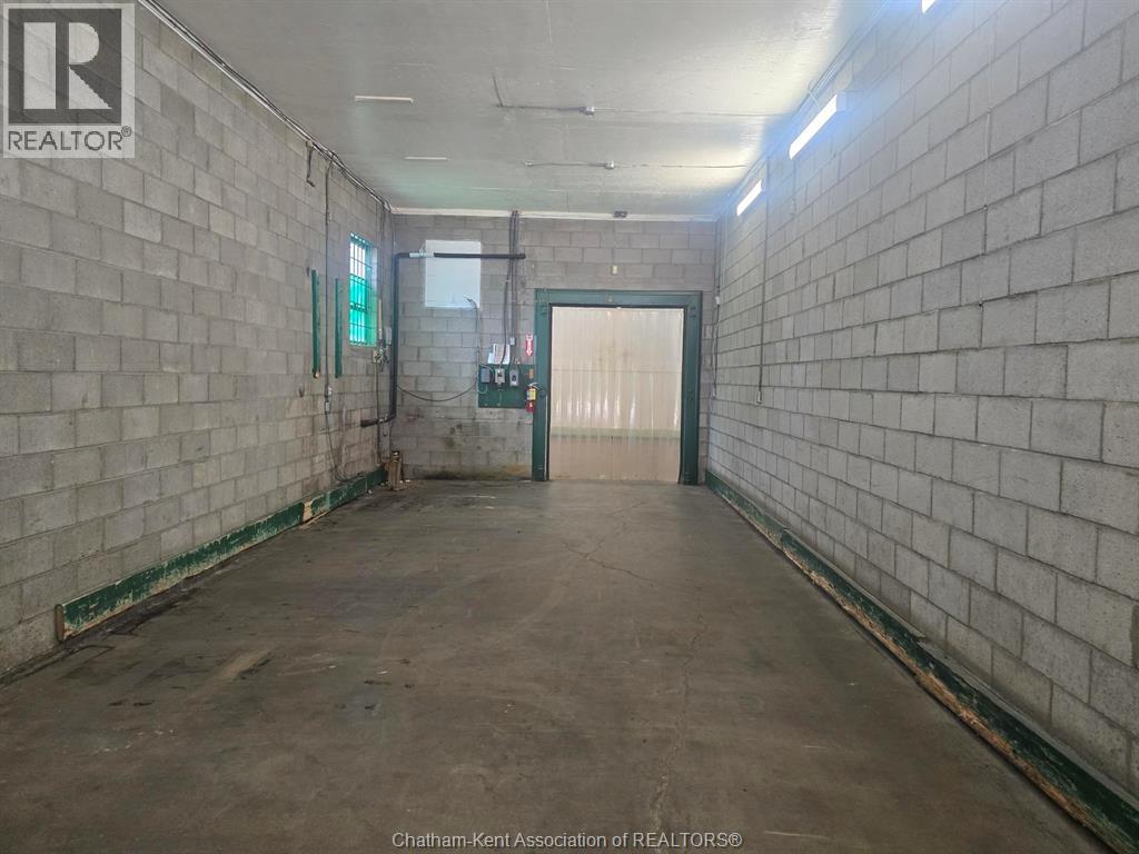 160 Oak Street Property Photo 5