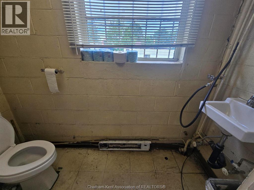 160 Oak Street Property Photo 6