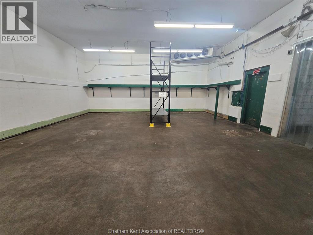 160 Oak Street Property Photo 7