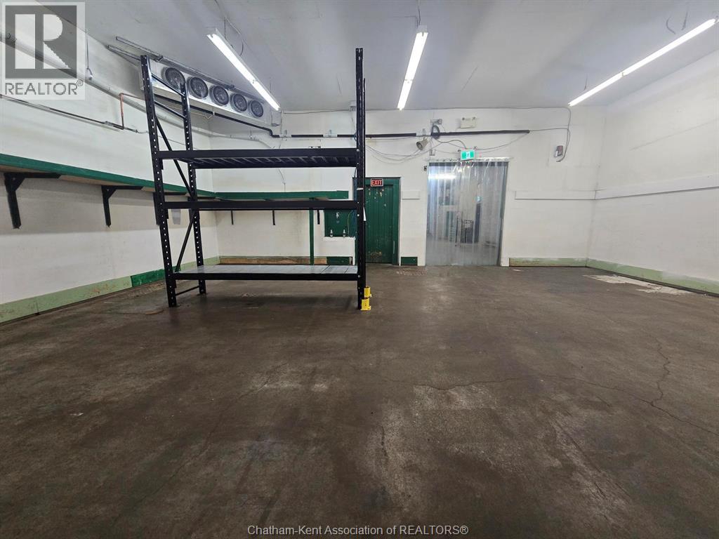 160 Oak Street Property Photo 8
