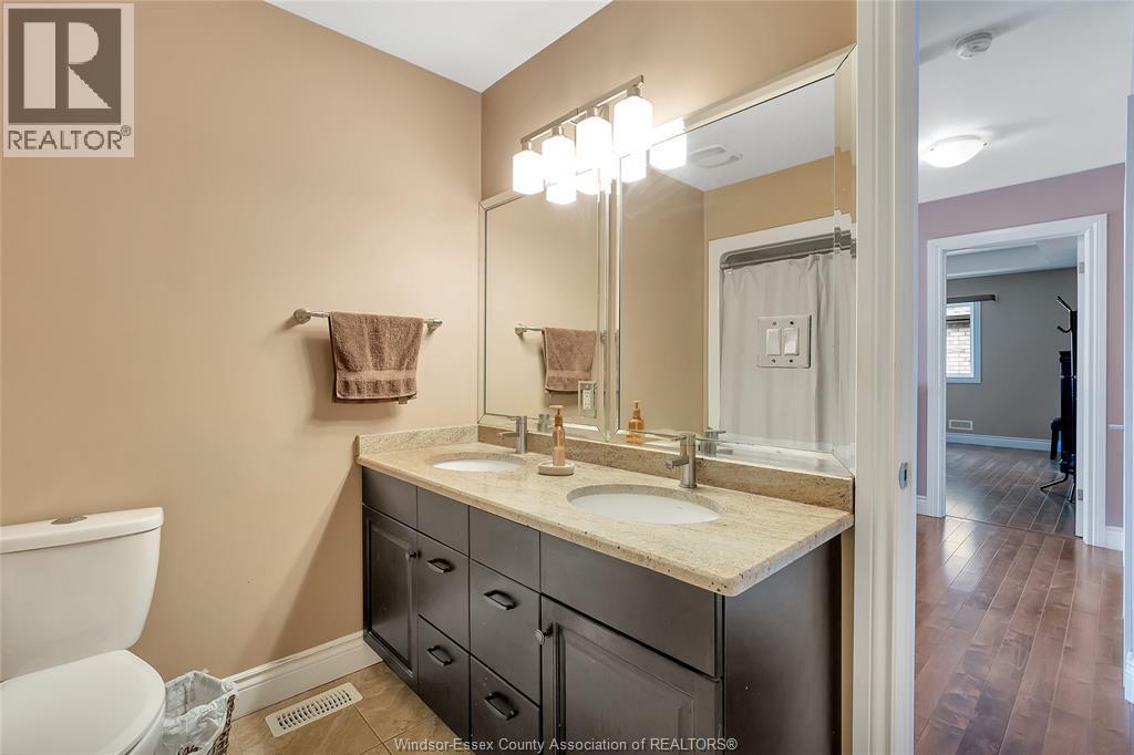 2264 Dandurand Property Photo 24