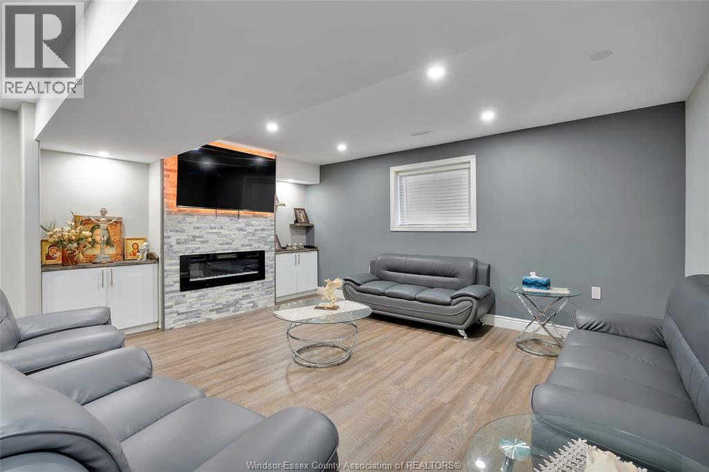 2264 Dandurand Property Photo 26