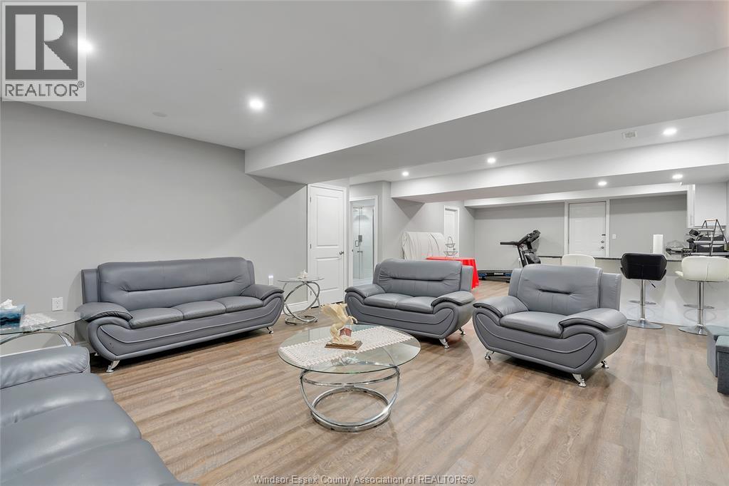 2264 Dandurand Property Photo 28