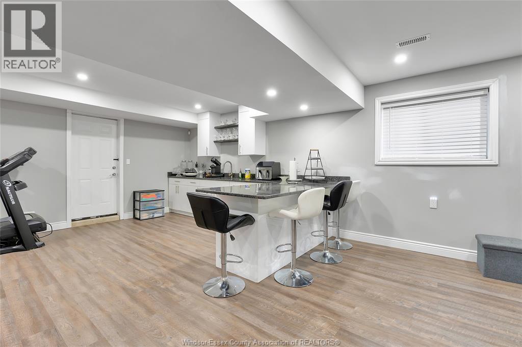 2264 Dandurand Property Photo 29
