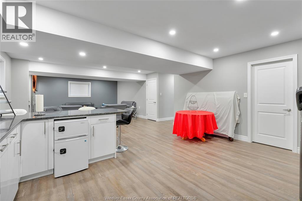 2264 Dandurand Property Photo 31