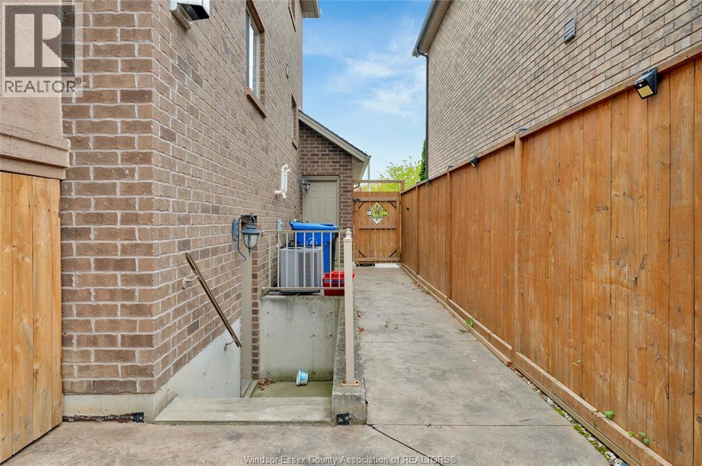 2264 Dandurand Property Photo 39