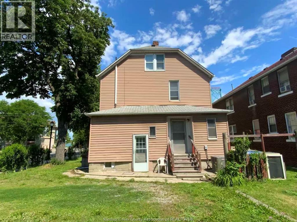 2995 UNIVERSITY AVE W