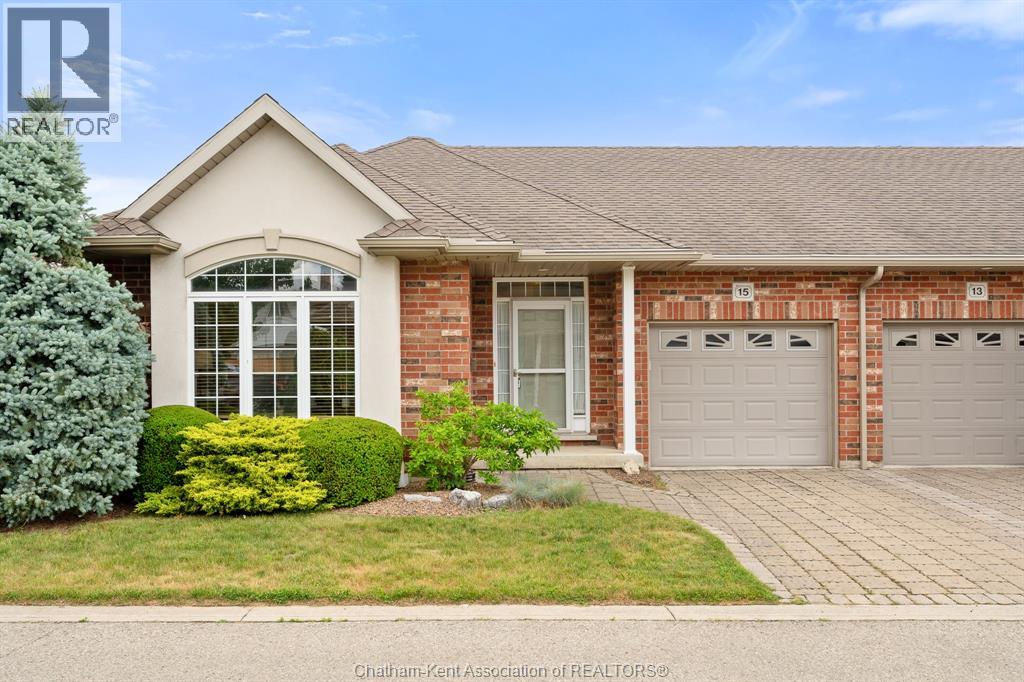15 Oakgrove LANE Property Photo 1