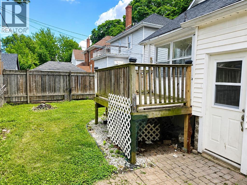 366 Cromwell Street Property Photo 2