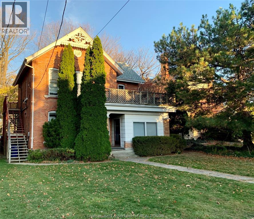 135 William Street South Property Photo 1