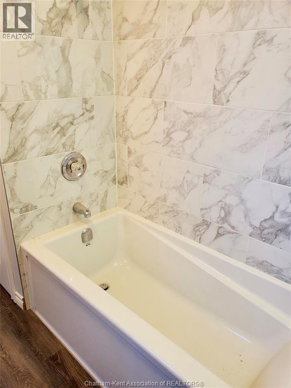 135 William Street South Property Photo 6