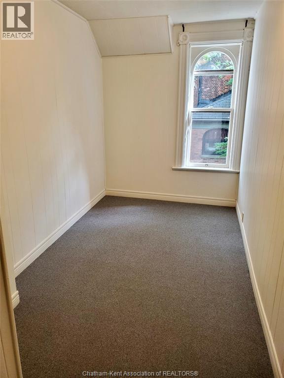 135 William Street South Property Photo 28