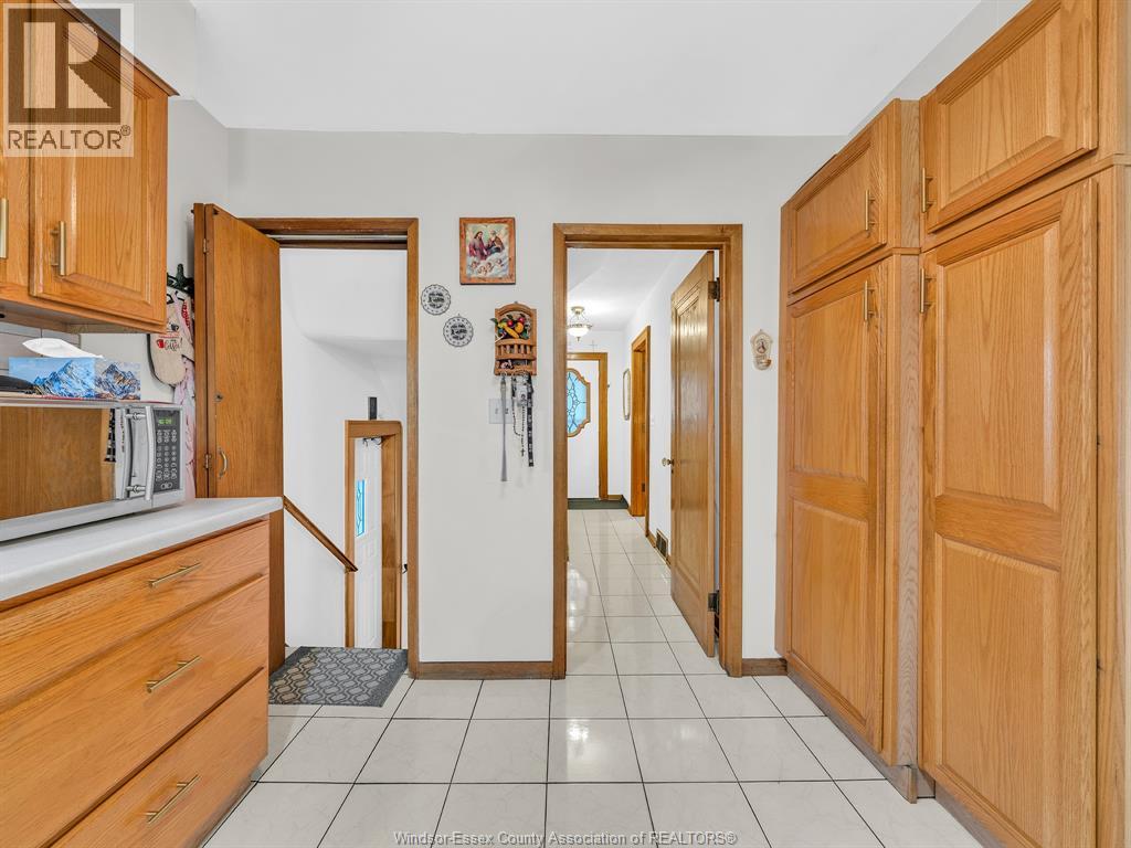 1863 Pillette Road Property Photo 16