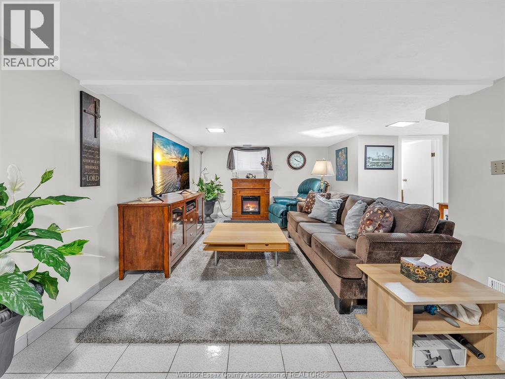 1863 Pillette Road Property Photo 28