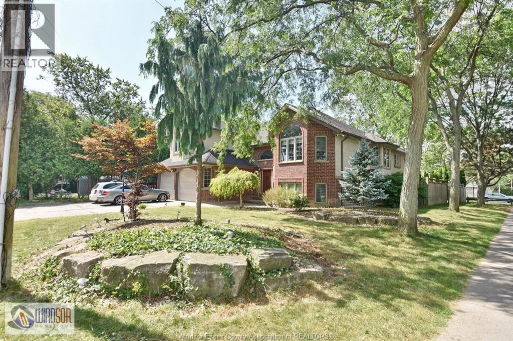 4305 Casgrain Unit# Upper Property Photo 5