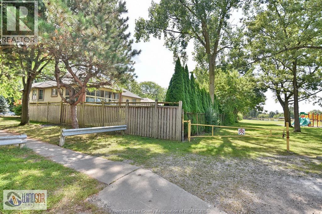 4305 Casgrain Unit# Upper Property Photo 7