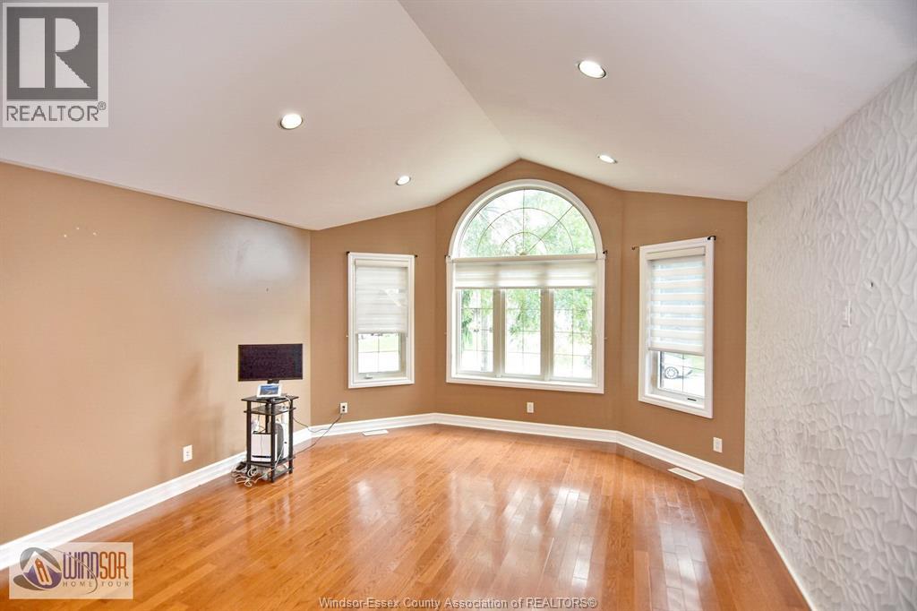 4305 Casgrain Unit# Upper Property Photo 13