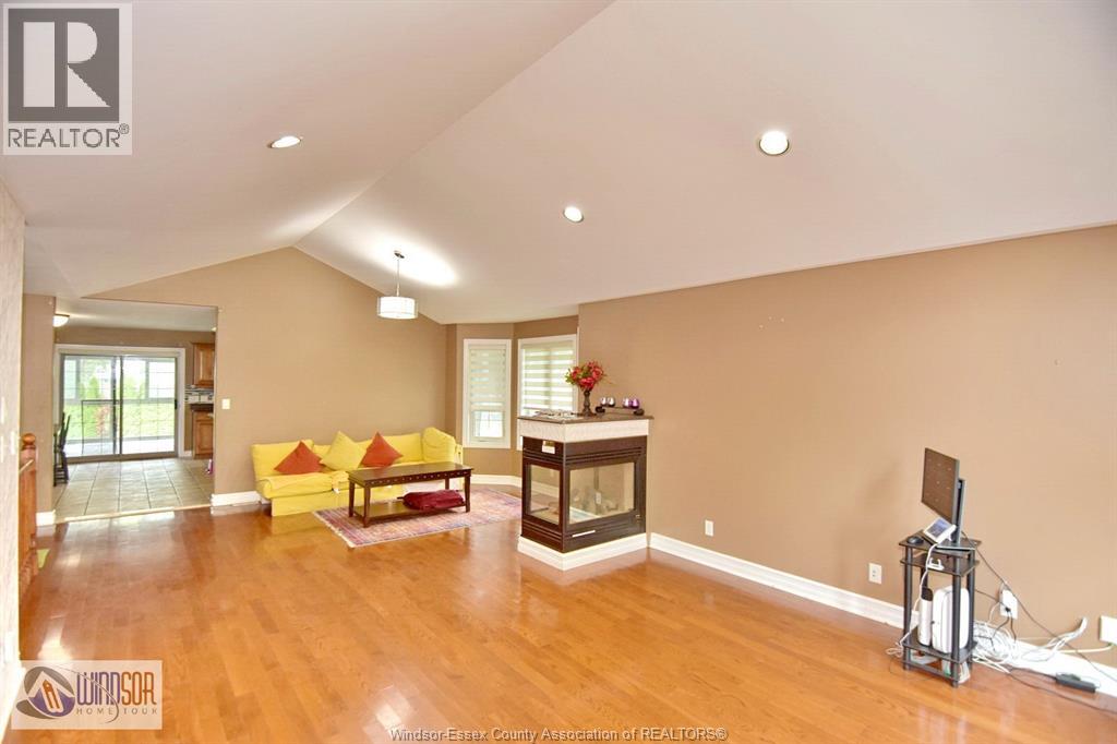 4305 Casgrain Unit# Upper Property Photo 14
