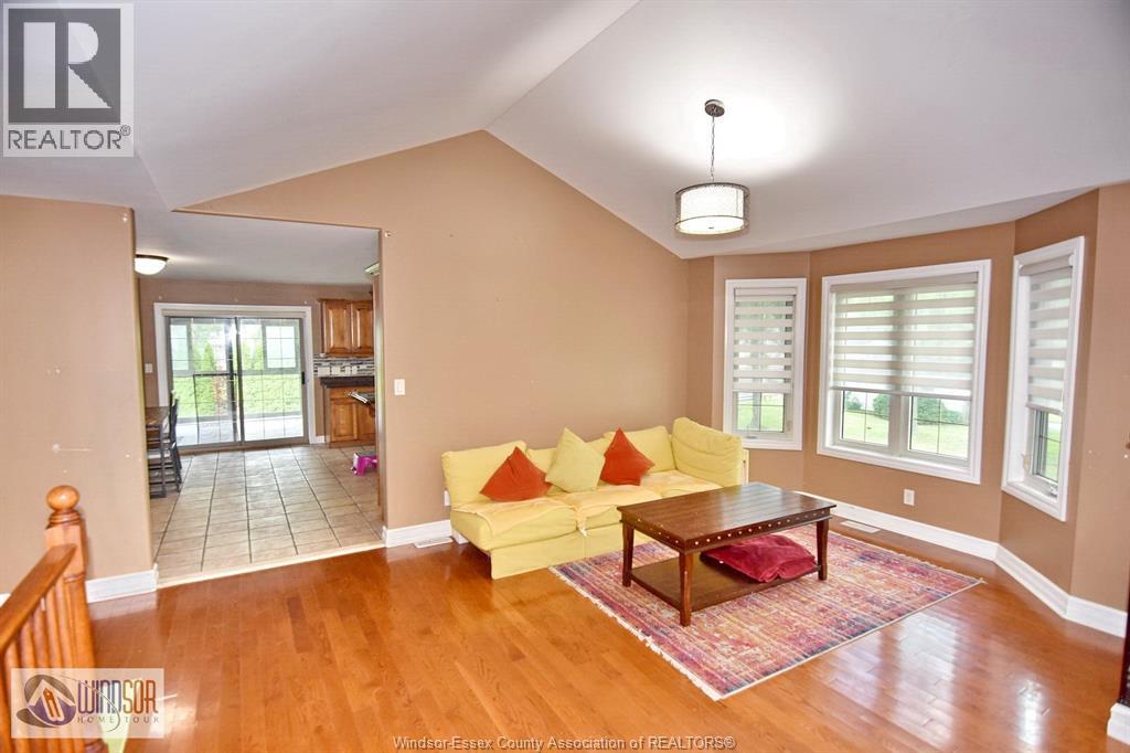 4305 Casgrain Unit# Upper Property Photo 17