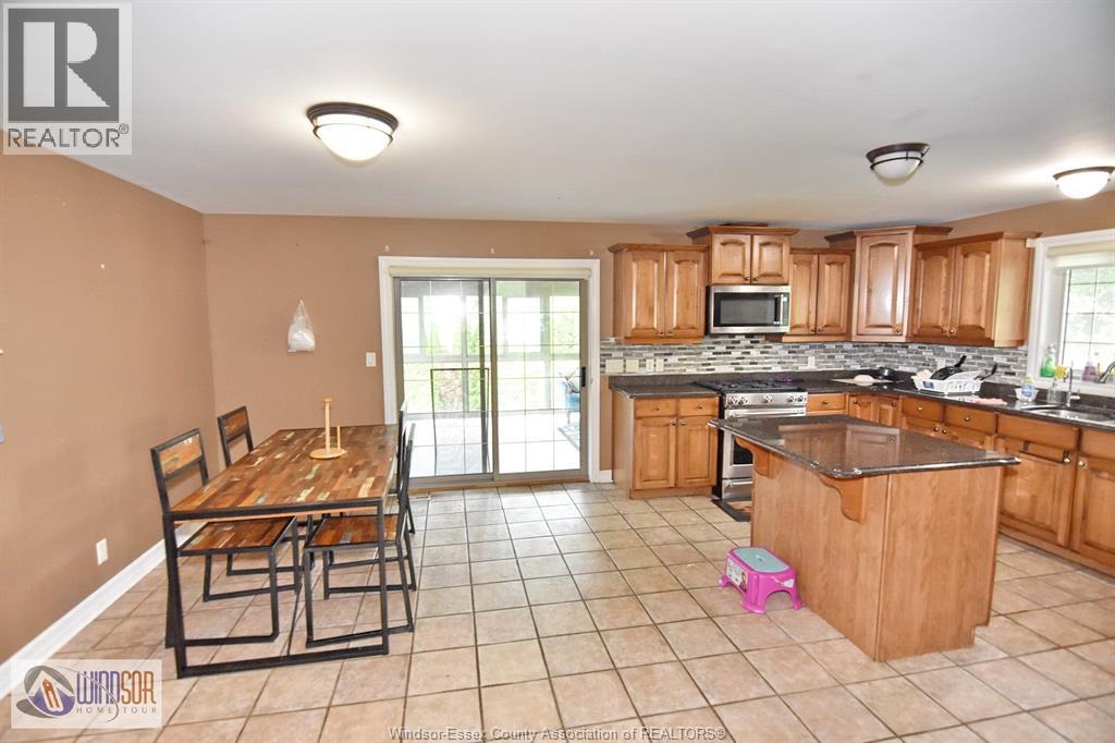 4305 Casgrain Unit# Upper Property Photo 18