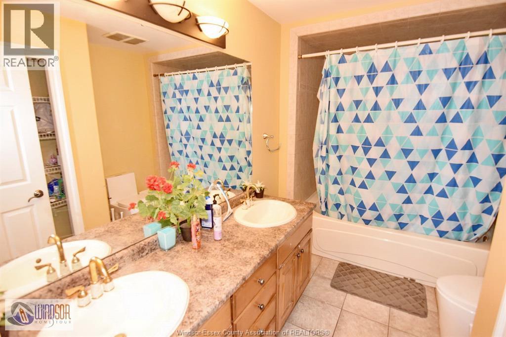 4305 Casgrain Unit# Upper Property Photo 25