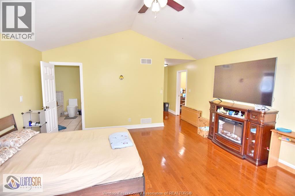 4305 Casgrain Unit# Upper Property Photo 32
