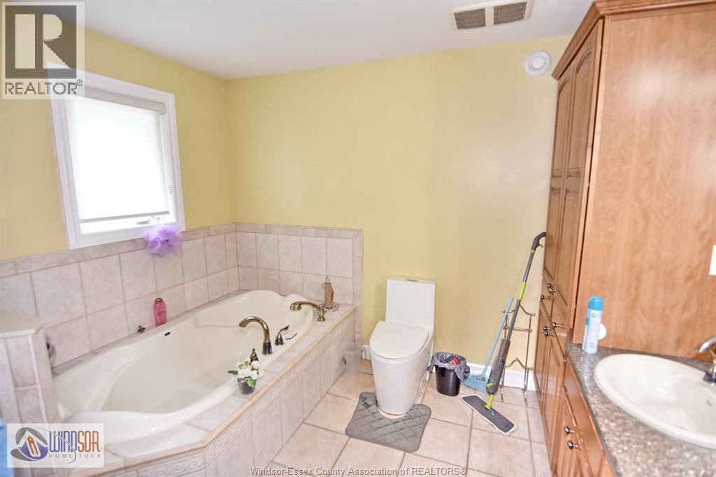 4305 Casgrain Unit# Upper Property Photo 33