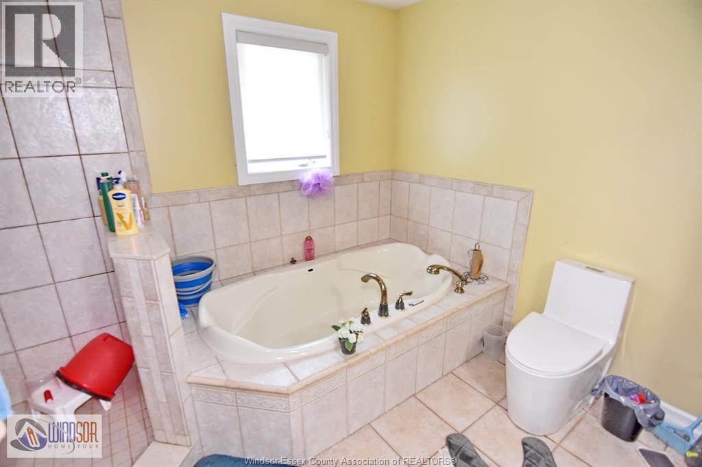 4305 Casgrain Unit# Upper Property Photo 35