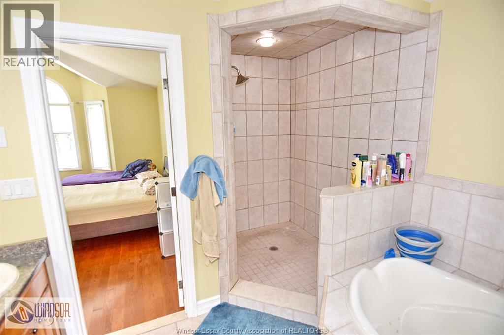 4305 Casgrain Unit# Upper Property Photo 36