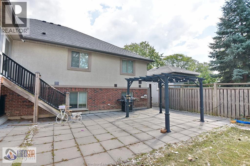 4305 Casgrain Unit# Upper Property Photo 39