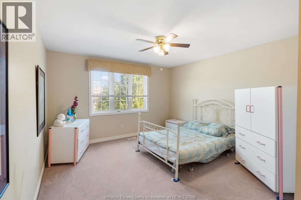 11827 Boulder Crescent Property Photo 4
