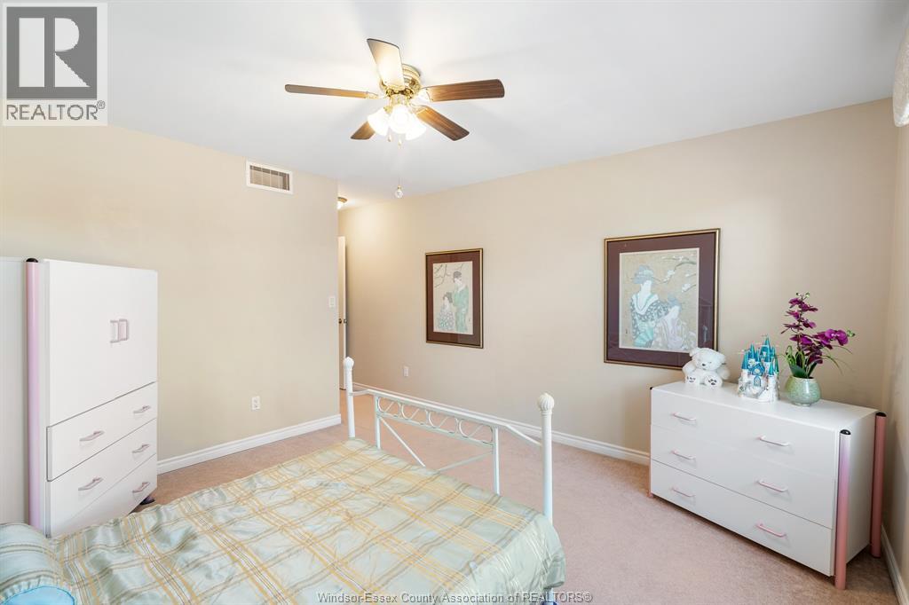 11827 Boulder Crescent Property Photo 5