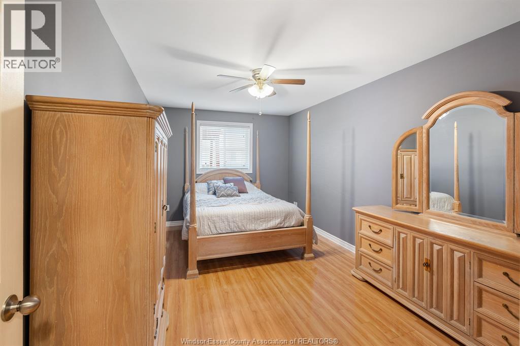 11827 Boulder Crescent Property Photo 7