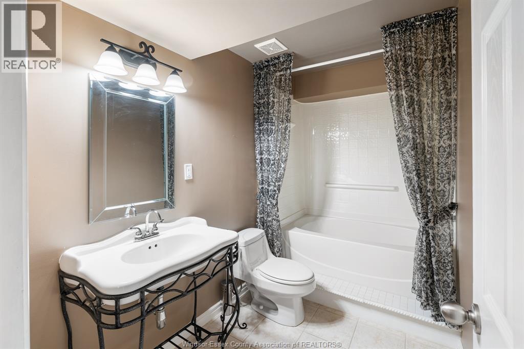 11827 Boulder Crescent Property Photo 33