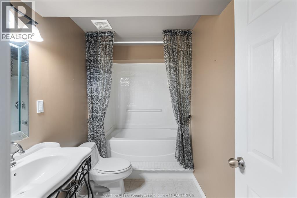 11827 Boulder Crescent Property Photo 34