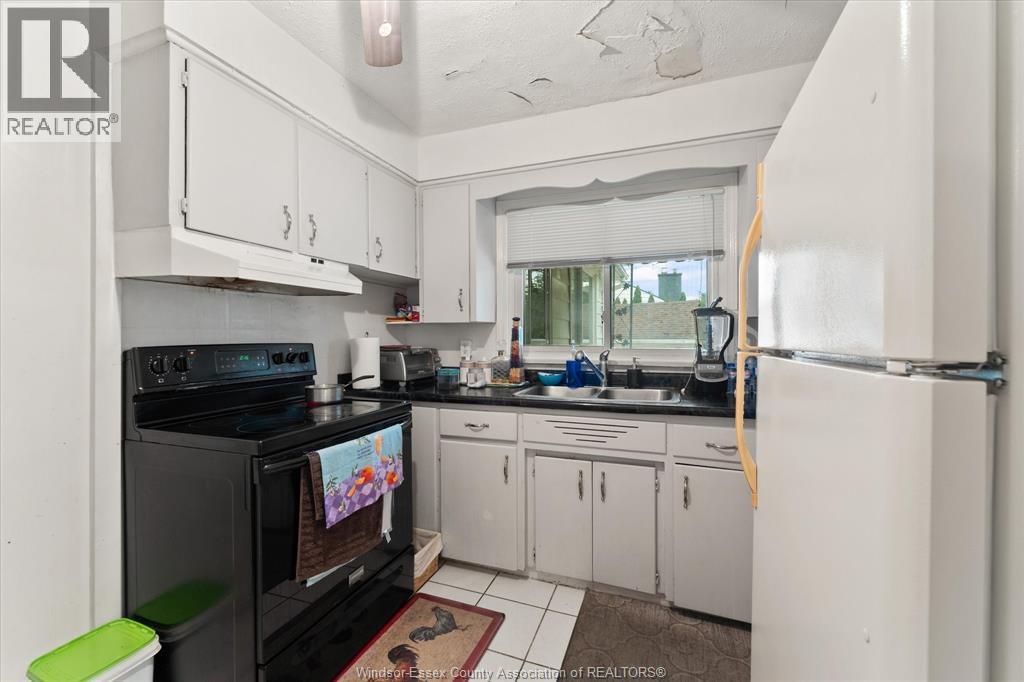 5188 Wyandotte St Street Property Photo 11