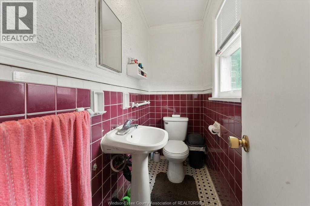 5188 Wyandotte St Street Property Photo 13