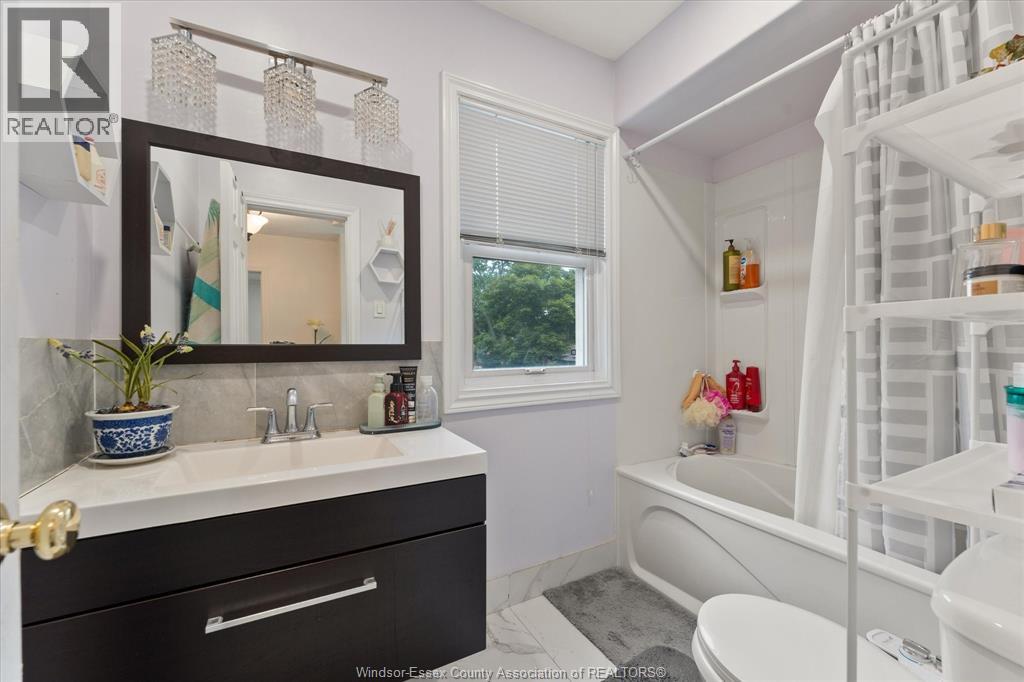 5188 Wyandotte St Street Property Photo 17