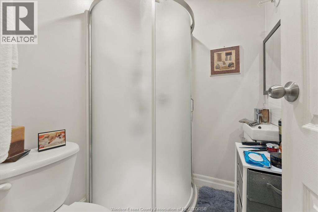 5188 Wyandotte St Street Property Photo 24