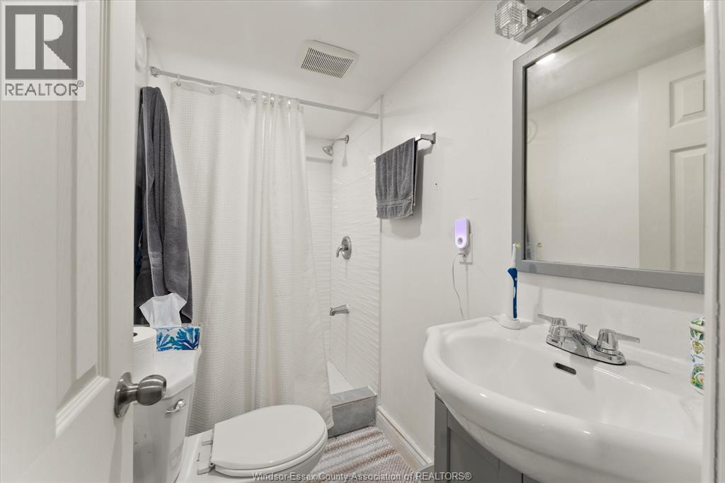 5188 Wyandotte St Street Property Photo 28