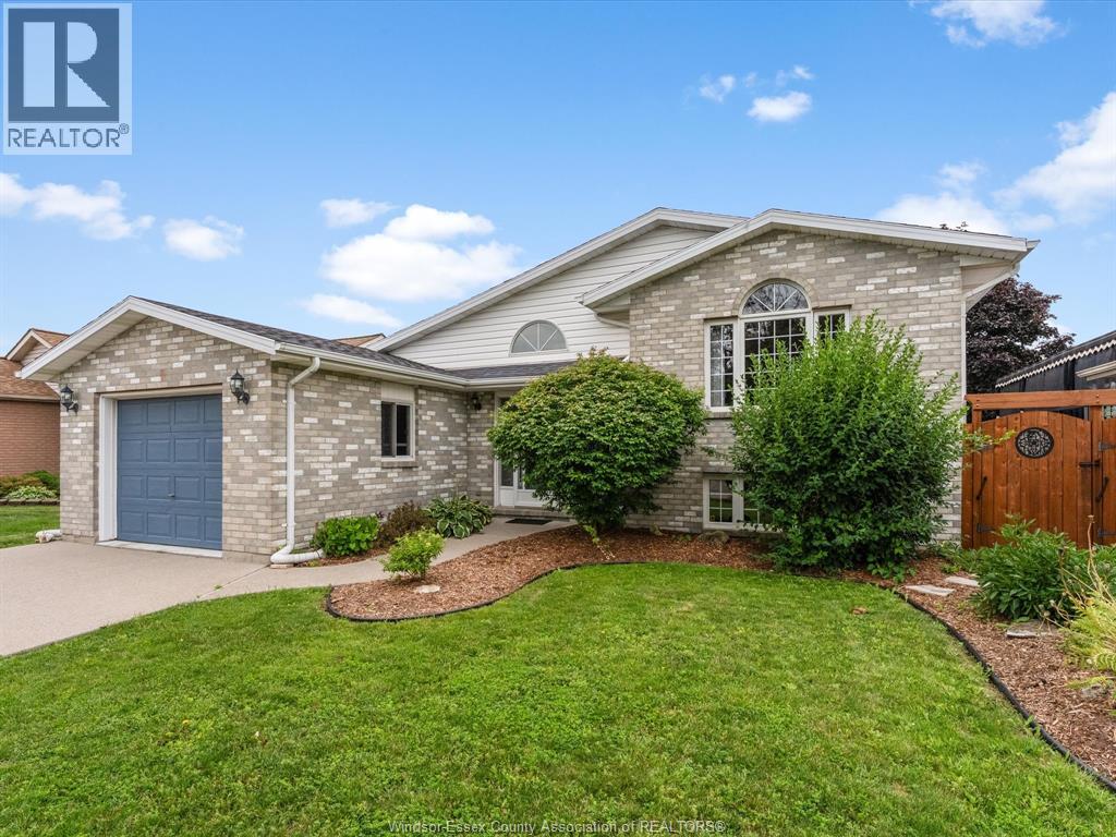 1553 Blairwood Crescent Property Photo 1