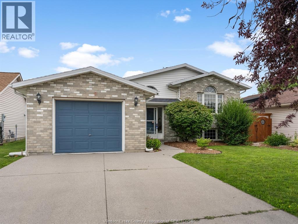 1553 Blairwood Crescent Property Photo 2