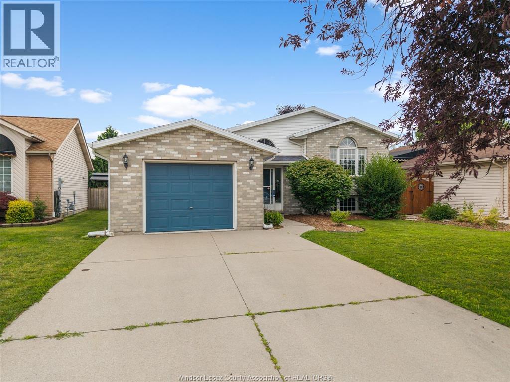 1553 Blairwood Crescent Property Photo 3