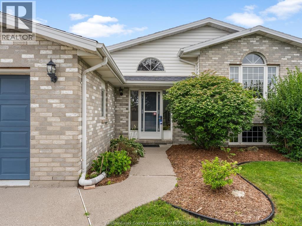 1553 Blairwood Crescent Property Photo 4