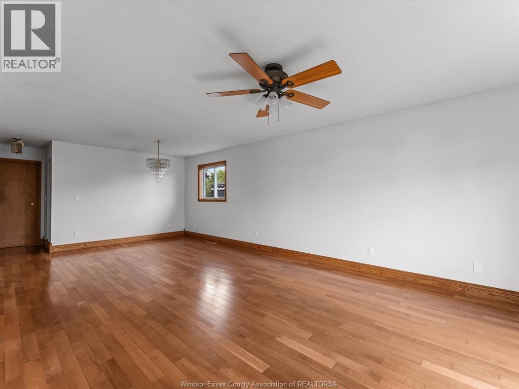 1553 Blairwood Crescent Property Photo 6
