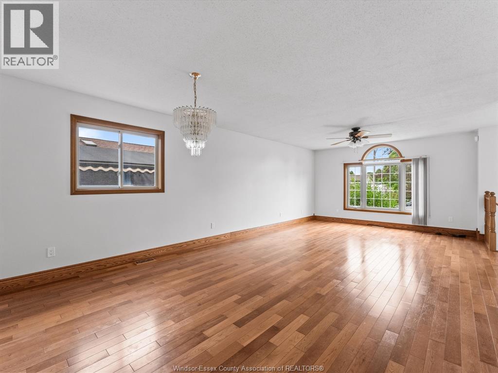 1553 Blairwood Crescent Property Photo 7