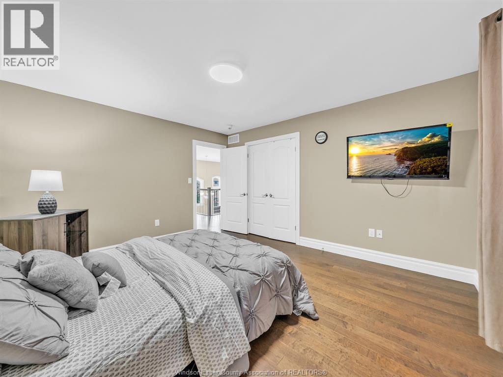 3000 Mcrobbie Crescent Property Photo 12