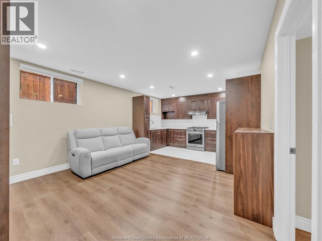 3000 Mcrobbie Crescent Property Photo 36