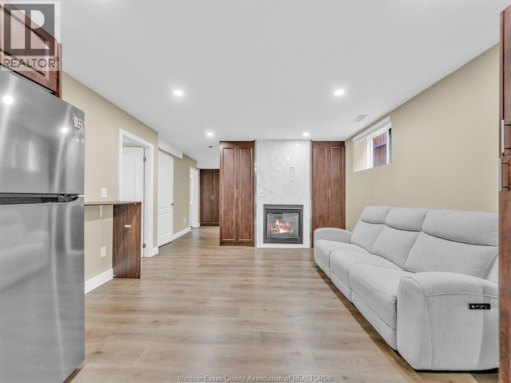 3000 Mcrobbie Crescent Property Photo 39
